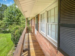 1082 Amelia Dr SW in Marietta, GA - Building Photo - Building Photo