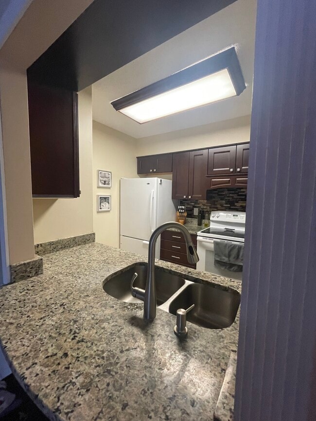 19 Meadow Ridge E, Unit #19 Building F in Columbia, IL - Building Photo - Building Photo