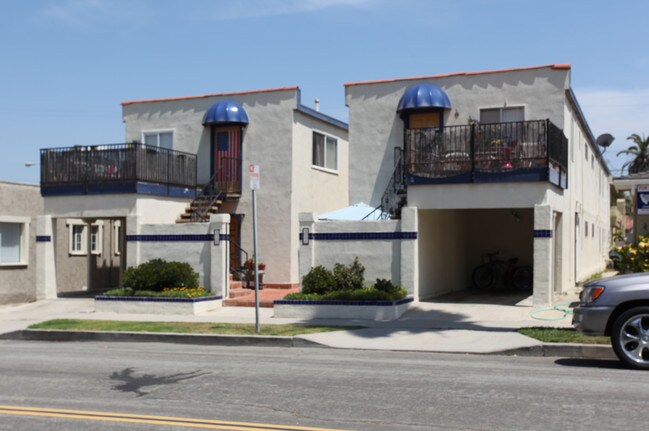 322-324 13th St in Huntington Beach, CA - Foto de edificio - Building Photo
