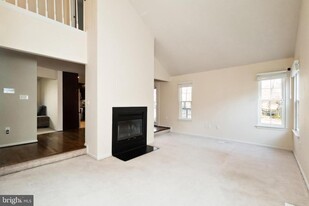 6414 Bear Ct in Waldorf, MD - Foto de edificio - Building Photo