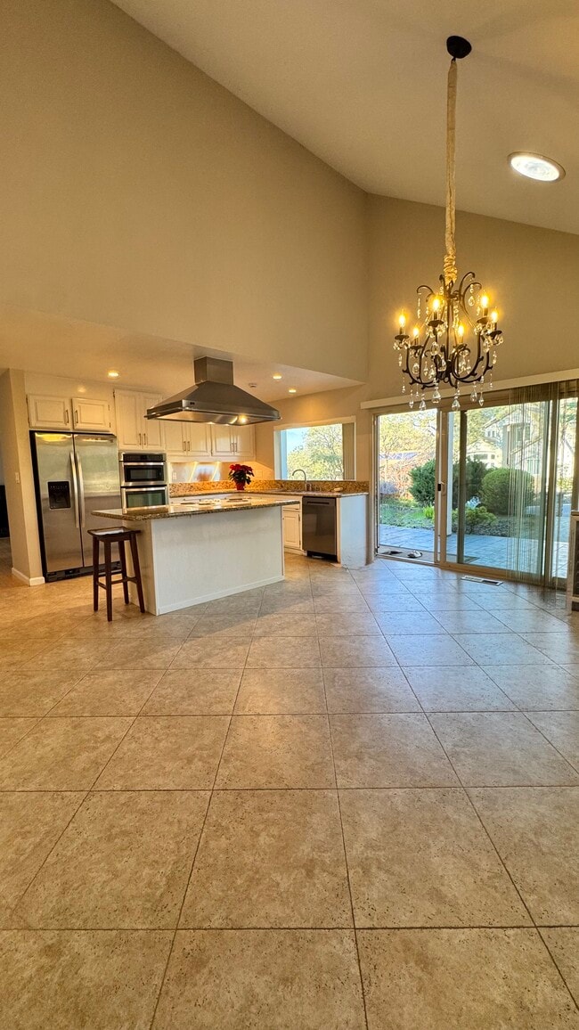 2825 King Edward Dr in El Dorado Hills, CA - Foto de edificio - Building Photo