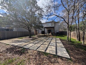 8001 Baxter Springs Rd in Austin, TX - Building Photo - Building Photo