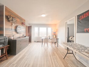 5737 Hobart St, Unit #5 in Pittsburgh, PA - Foto de edificio - Building Photo