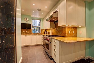 128 Central Park S in New York, NY - Building Photo - Building Photo