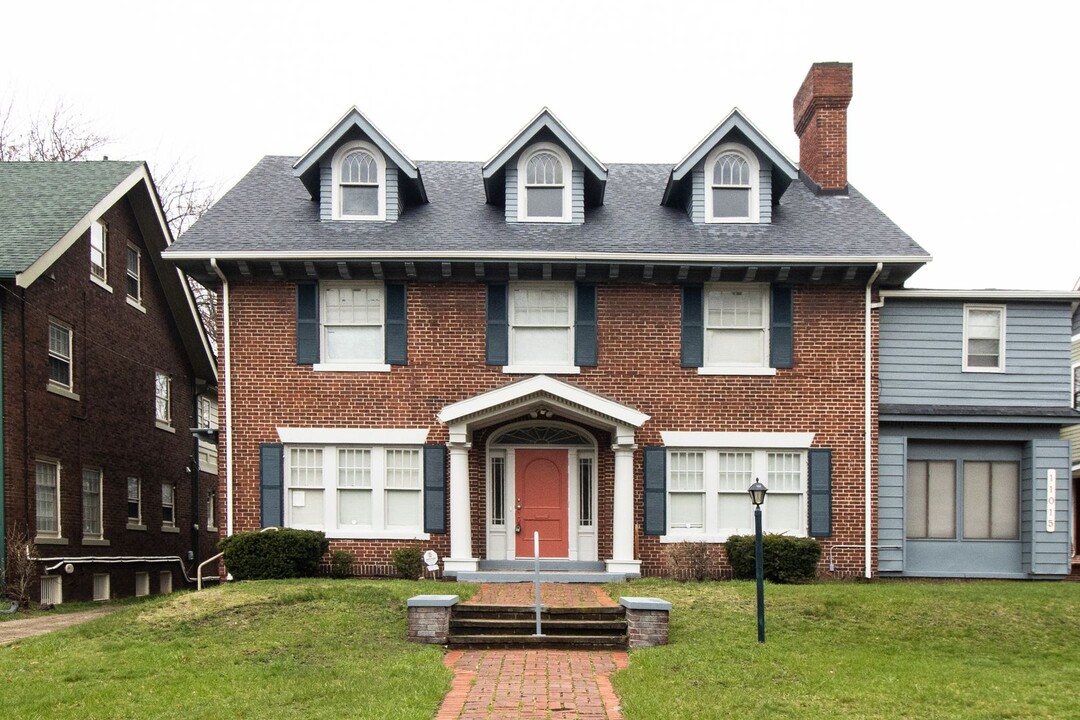 11015 Wade Park Ave in Cleveland, OH - Foto de edificio