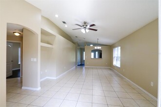 1116 Lake Shore Ranch Dr, Unit 111 in Seffner, FL - Building Photo - Building Photo