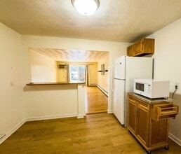 13 Silvestri Cir in Derry, NH - Foto de edificio - Building Photo