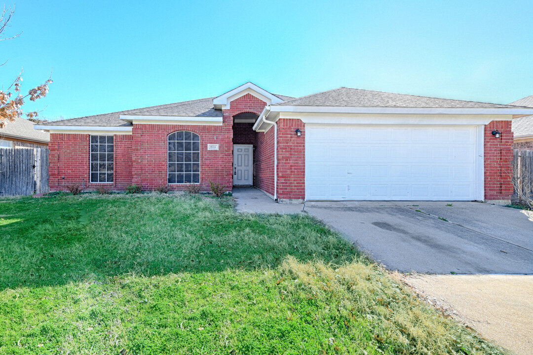 8124 Jolie Dr in Fort Worth, TX - Foto de edificio