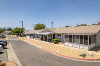 Lake Elsinore Village in Lake Elsinore, CA - Foto de edificio - Building Photo