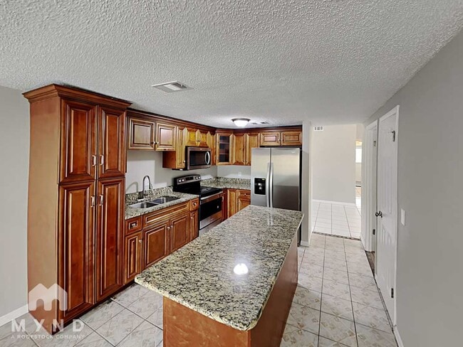 6701 Village Grove Ct, Unit 2B in Tampa, FL - Foto de edificio - Building Photo