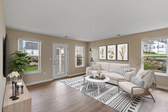 Stonebridge Enclave in Ballston Lake, NY - Foto de edificio - Building Photo