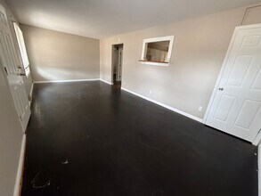 10744 Alliance Dr in St. Louis, MO - Building Photo - Building Photo