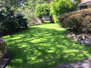 10418 NE 143rd St in Kirkland, WA - Building Photo - Building Photo