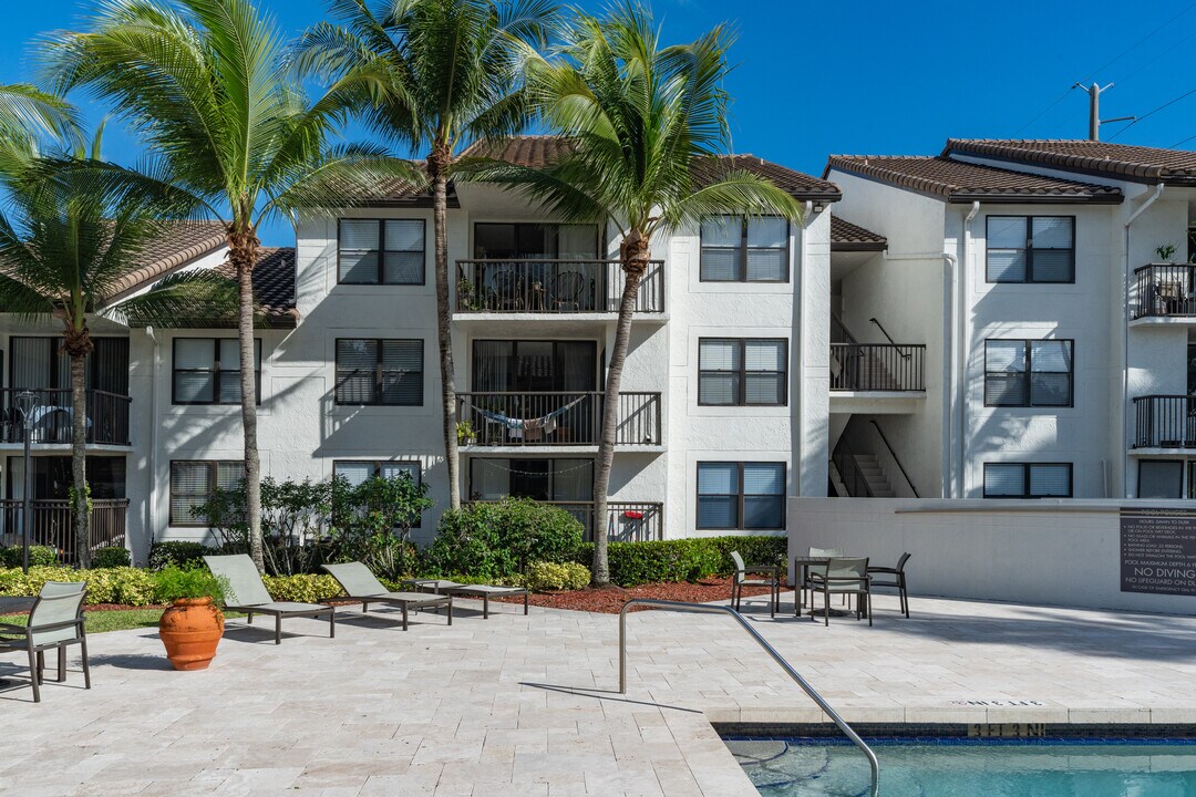 Gables Town Place in Boca Raton, FL - Building Photo