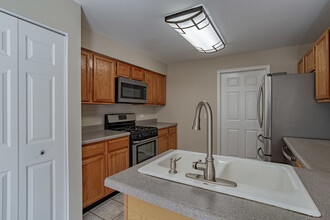 1148 Westminster Ln in Elk Grove Village, IL - Building Photo - Building Photo