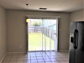 6923 Opal Clfs in Converse, TX - Foto de edificio - Building Photo
