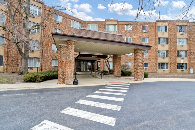 property at 1880 Bonnie Ln