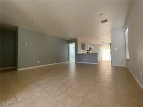 9943 Shallot Ct in Las Vegas, NV - Building Photo - Building Photo