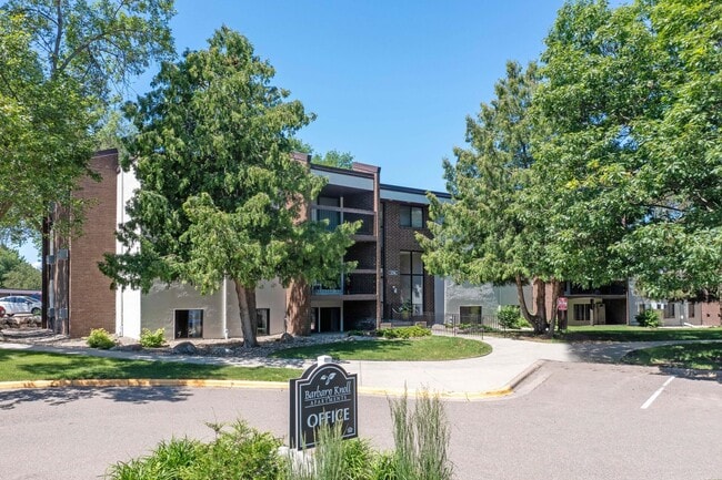 Barbary Knoll Apartments in Chaska, MN - Foto de edificio - Building Photo