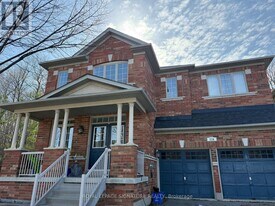 218 Via Campanile in Vaughan, ON - Building Photo