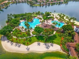 10720 NW 66th St in Doral, FL - Building Photo