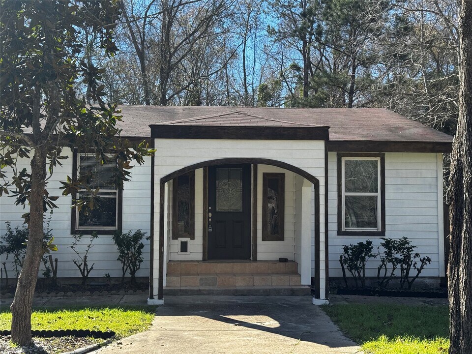 4302 Trent Rd in Huffman, TX - Building Photo