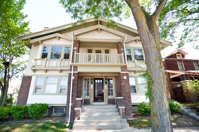 property at 1802 E Linnwood Ave