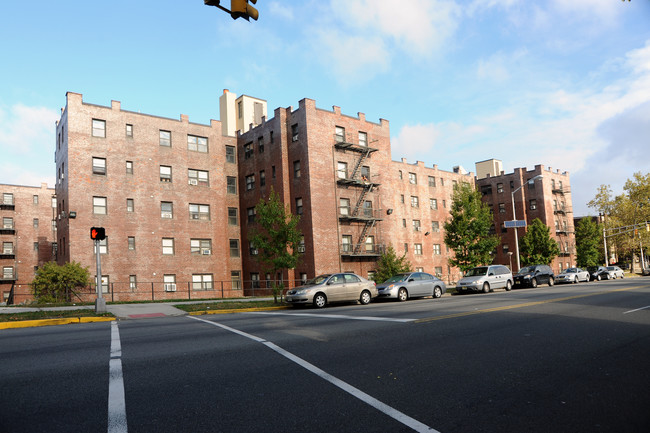 1825 Kennedy Blvd in North Bergen, NJ - Foto de edificio - Building Photo