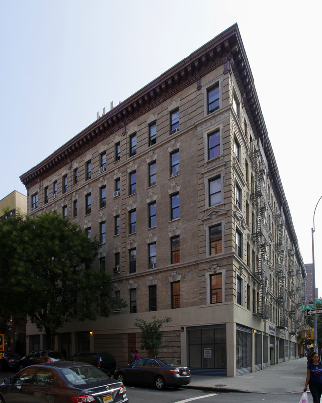 2738 Frederick Douglass Blvd in New York, NY - Foto de edificio - Building Photo