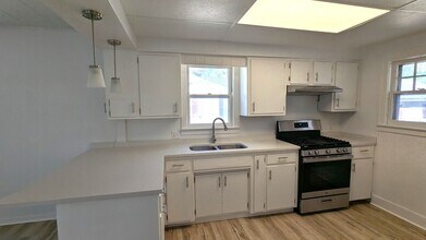 1874 Manor Dr in Norton Shores, MI - Building Photo - Building Photo