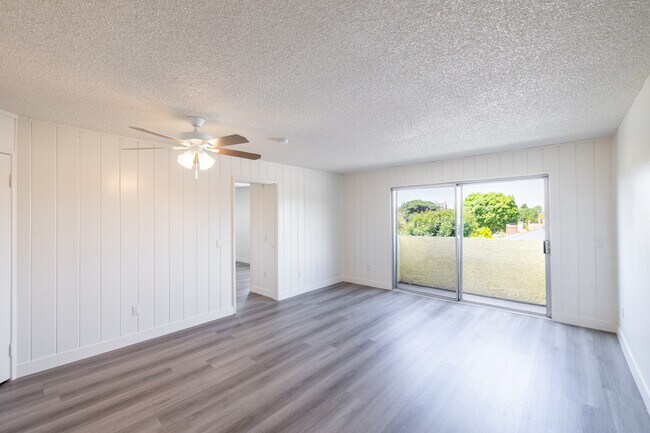 Nelk Manor in Van Nuys, CA - Building Photo - Building Photo