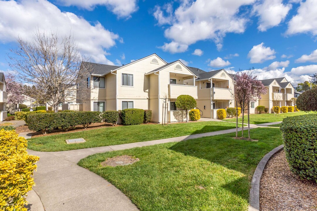 Emerald Pointe in Rohnert Park, CA - Building Photo