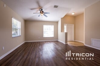 2233 Roanoke Springs Dr in Ruskin, FL - Building Photo - Building Photo