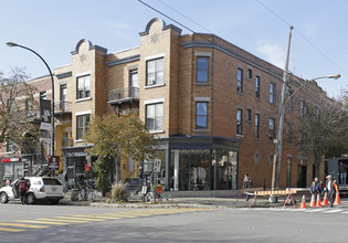 251-261 Laurier O in Montréal, QC - Building Photo - Building Photo