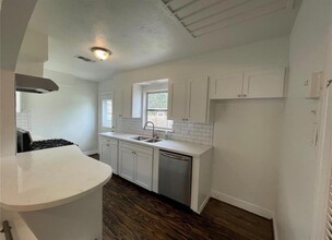7139 Linden St in Houston, TX - Building Photo - Building Photo
