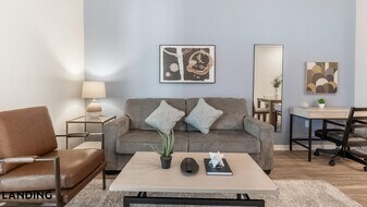 1000 Western Breeze Circle, Unit 2-111 in Davenport, FL - Building Photo