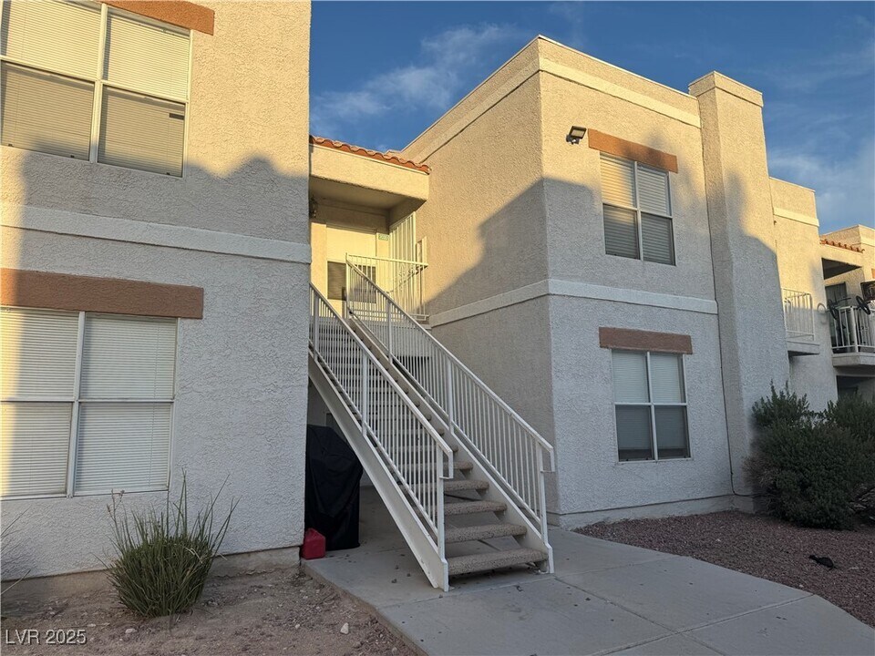 6800 E Lake Mead Blvd in Las Vegas, NV - Building Photo