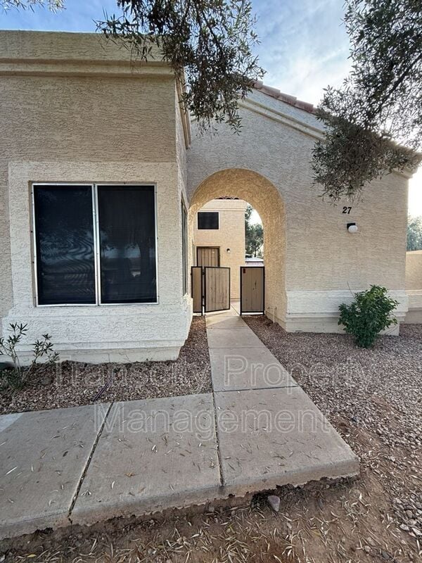 property at 1111 W Summit Pl