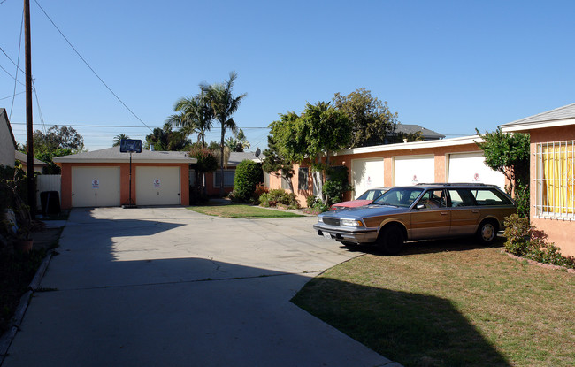 3860 W 107th St in Inglewood, CA - Building Photo - Building Photo