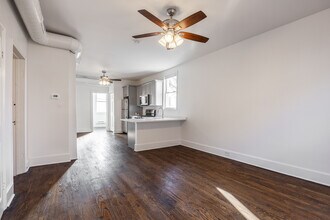 3135 N Oakley Ave, Unit 2R in Chicago, IL - Building Photo - Building Photo