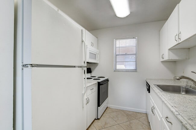 600 SW 2nd Ave in Boca Raton, FL - Foto de edificio - Building Photo