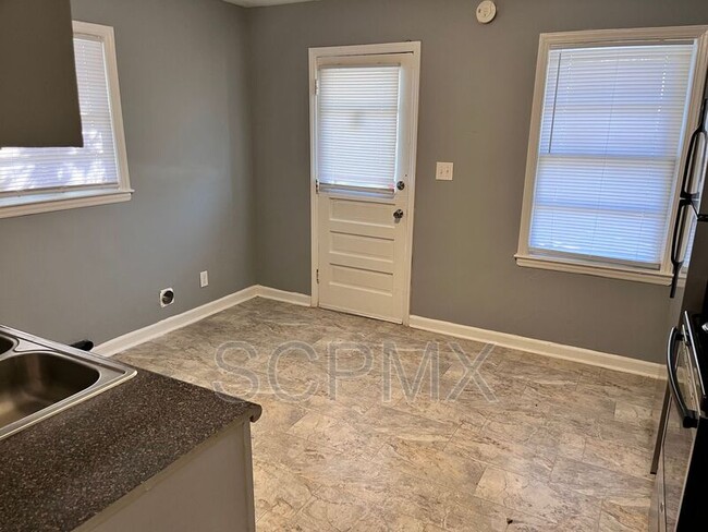 2423 Crestview Dr in Charlotte, NC - Building Photo - Building Photo