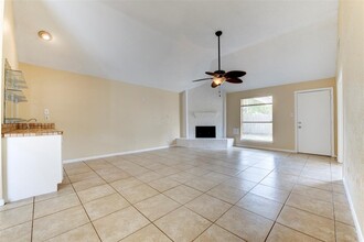 4035 Green Crest Dr in Houston, TX - Building Photo - Building Photo