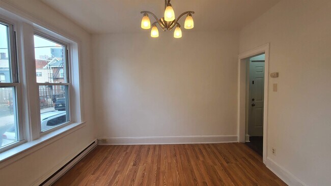 15 Hopkins Ave in Jersey City, NJ - Building Photo - Building Photo