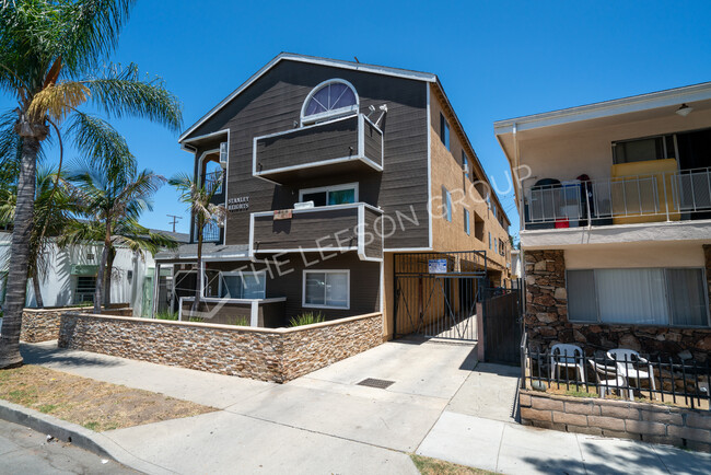 1086 Stanley Ave in Long Beach, CA - Building Photo - Building Photo