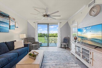 17810 Gawthrop Dr, Unit 304 in Bradenton, FL - Foto de edificio - Building Photo