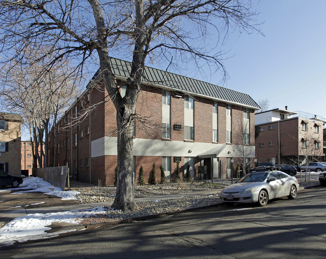 LaCour Apartments in Denver, CO - Foto de edificio - Building Photo