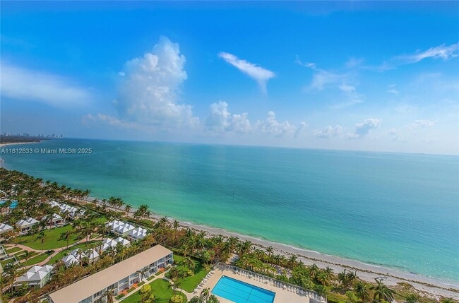 881 Ocean Dr in Key Biscayne, FL - Building Photo - Building Photo