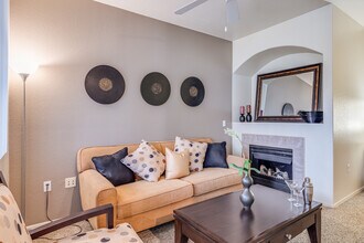 The Villas At Camelback Crossing in Glendale, AZ - Foto de edificio - Interior Photo