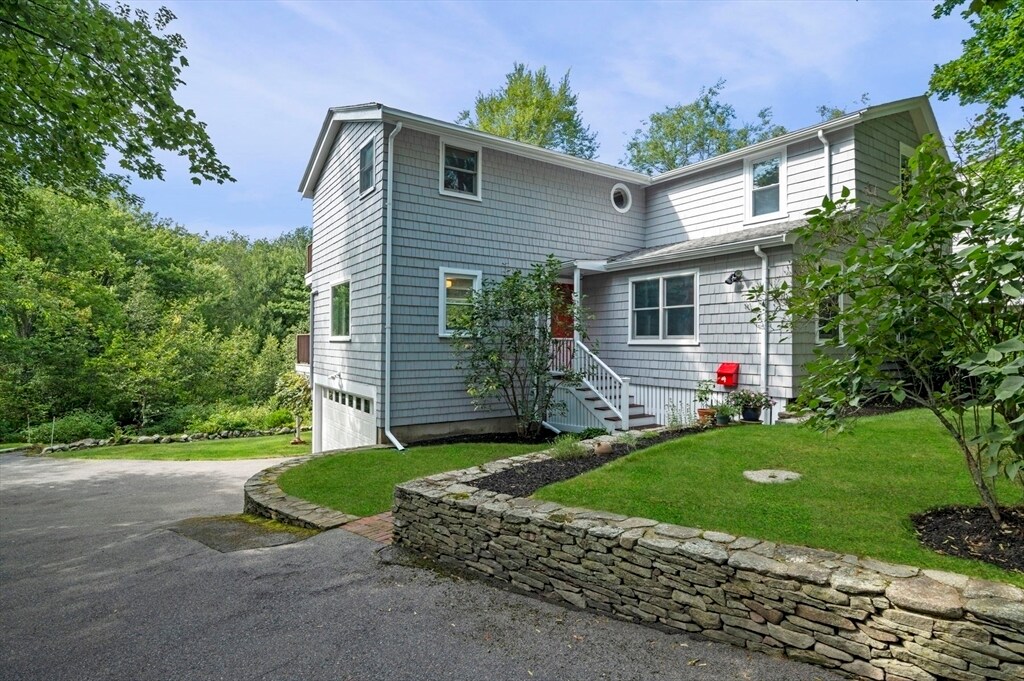 8 Risley Rd in Marblehead, MA - Building Photo